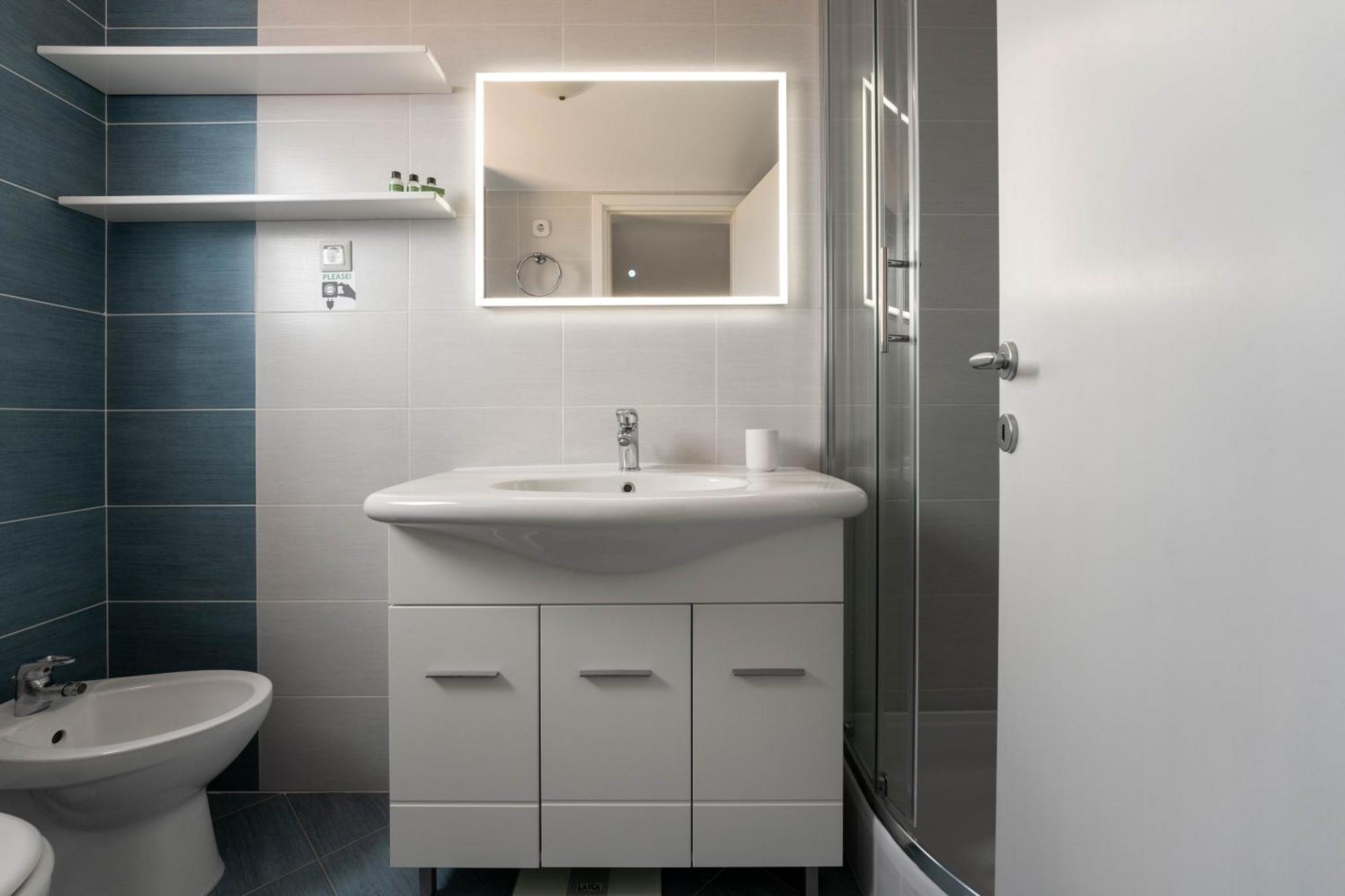 Degrassi Square Apartments (Adults Only) Vrsar Extérieur photo