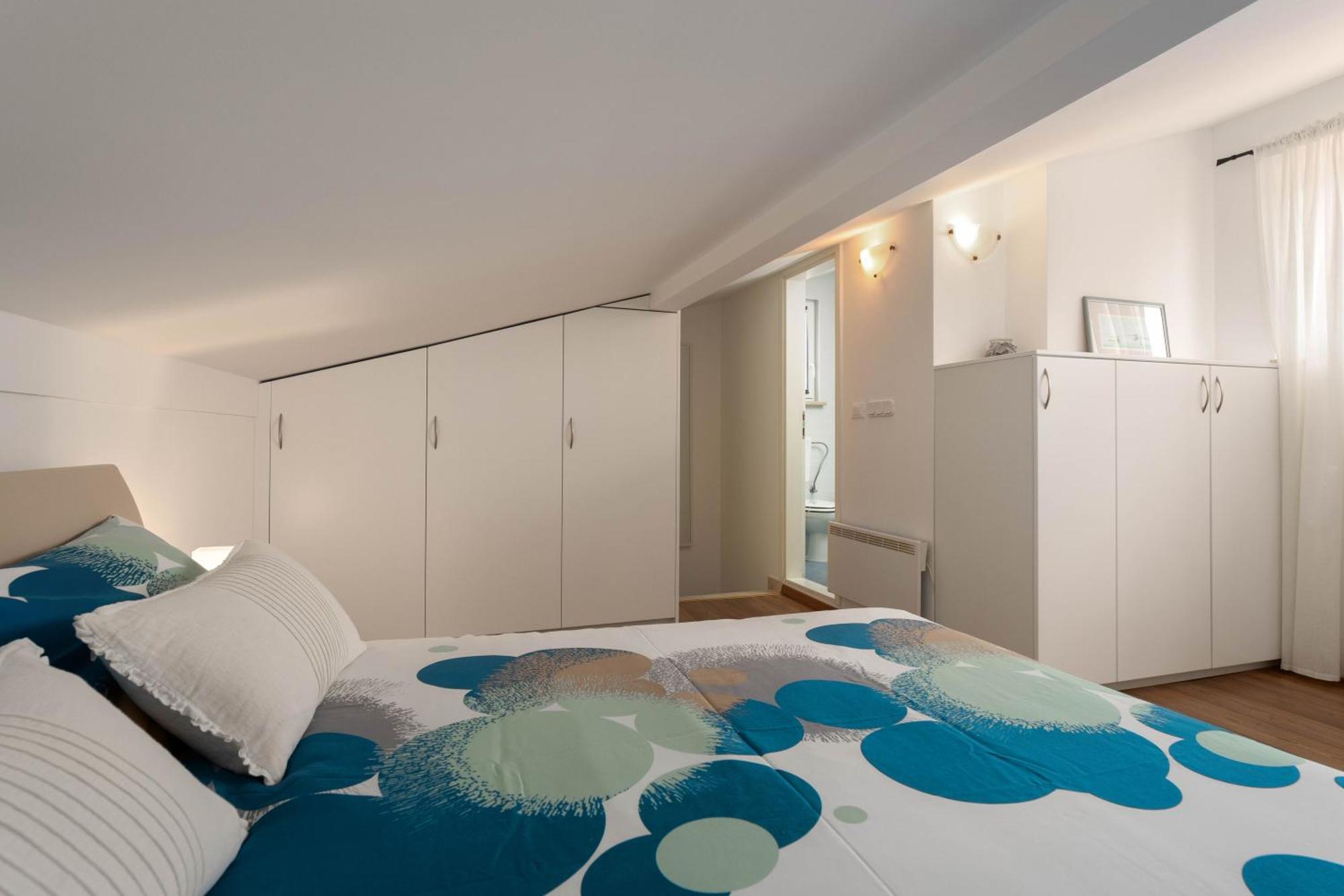 Degrassi Square Apartments (Adults Only) Vrsar Extérieur photo