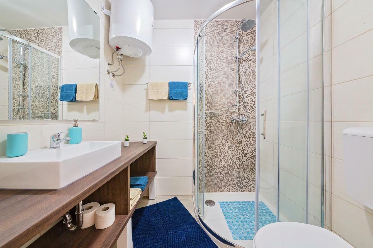 Degrassi Square Apartments (Adults Only) Vrsar Extérieur photo
